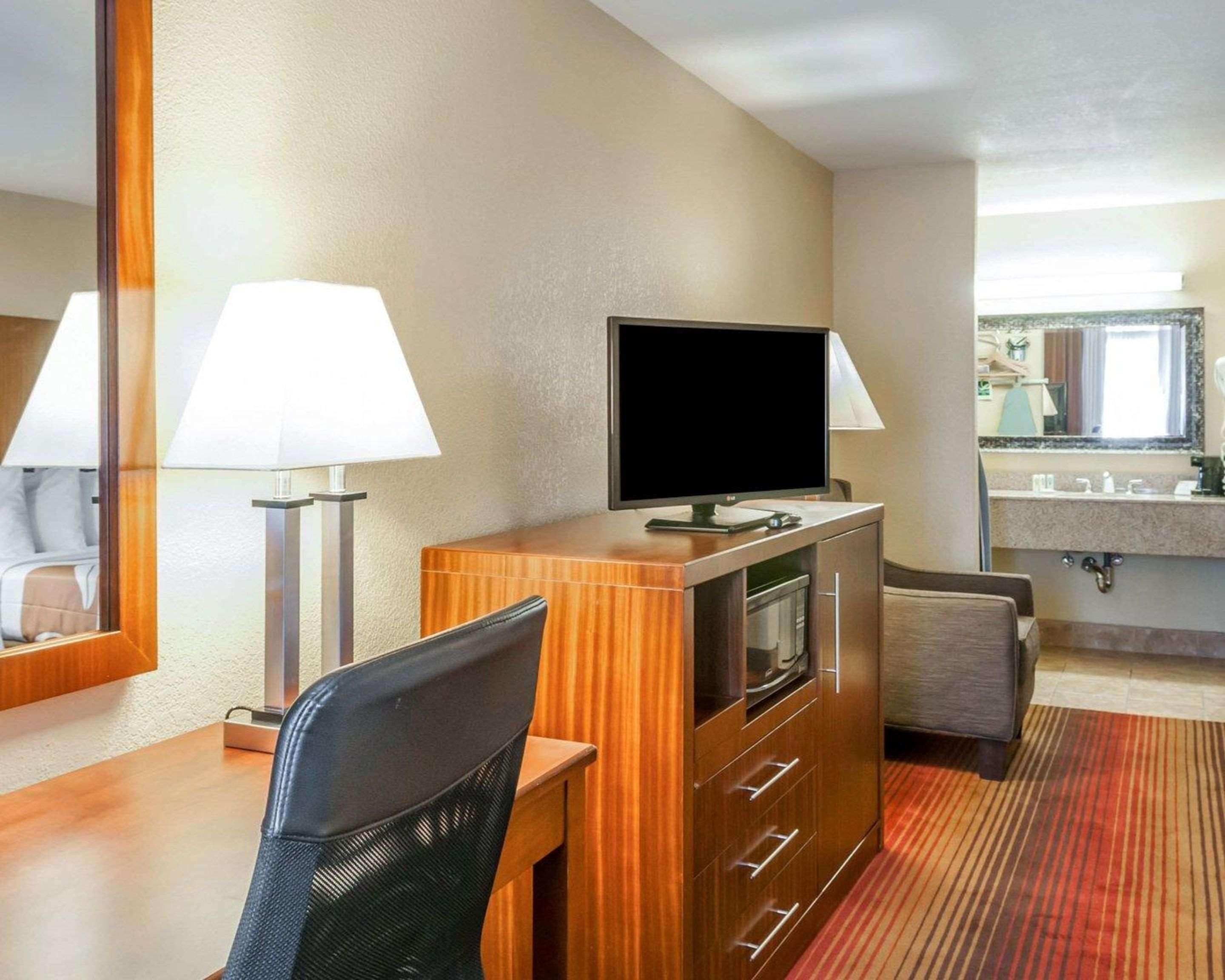 Quality Inn & Suites Albuquerque West Экстерьер фото