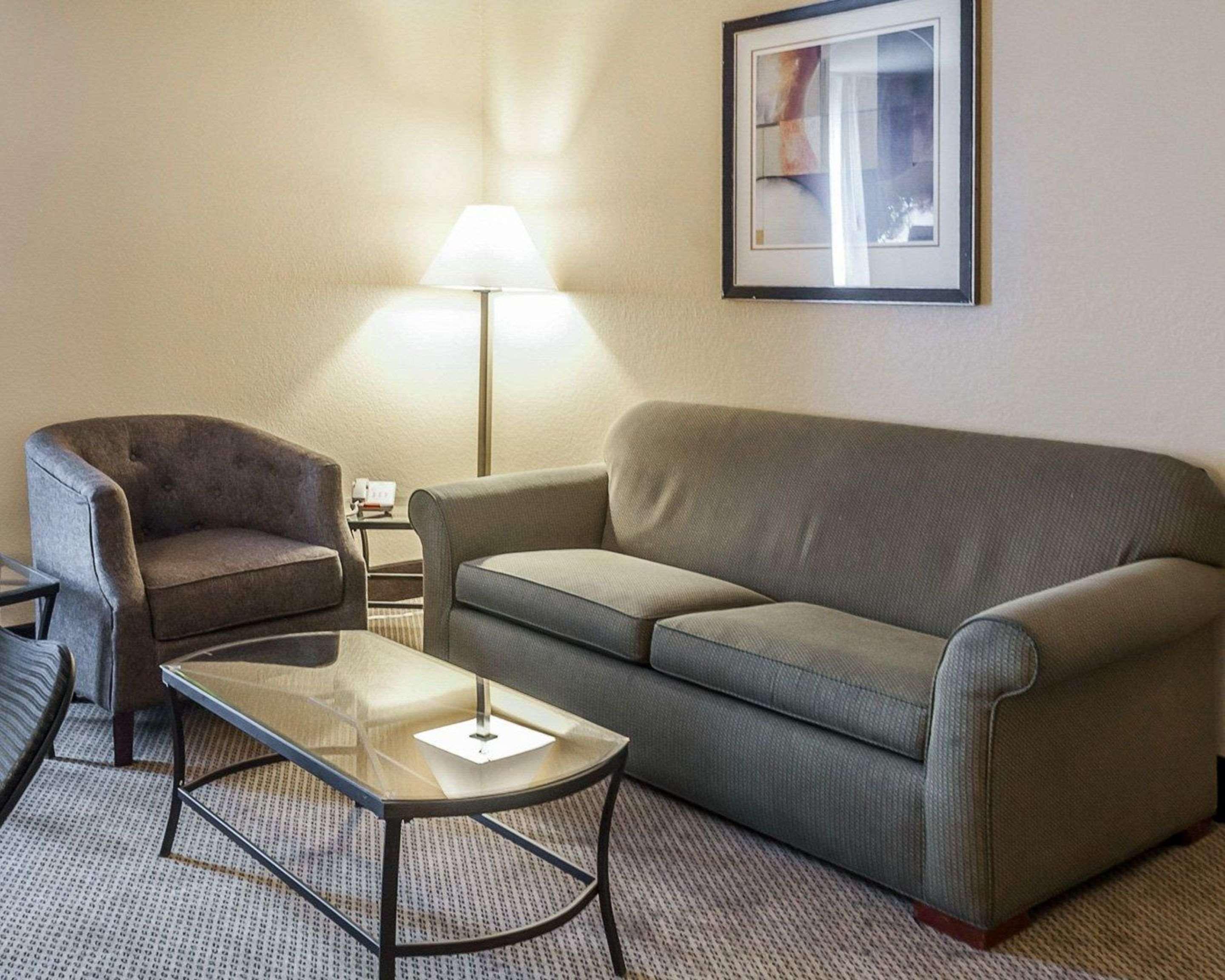 Quality Inn & Suites Albuquerque West Экстерьер фото