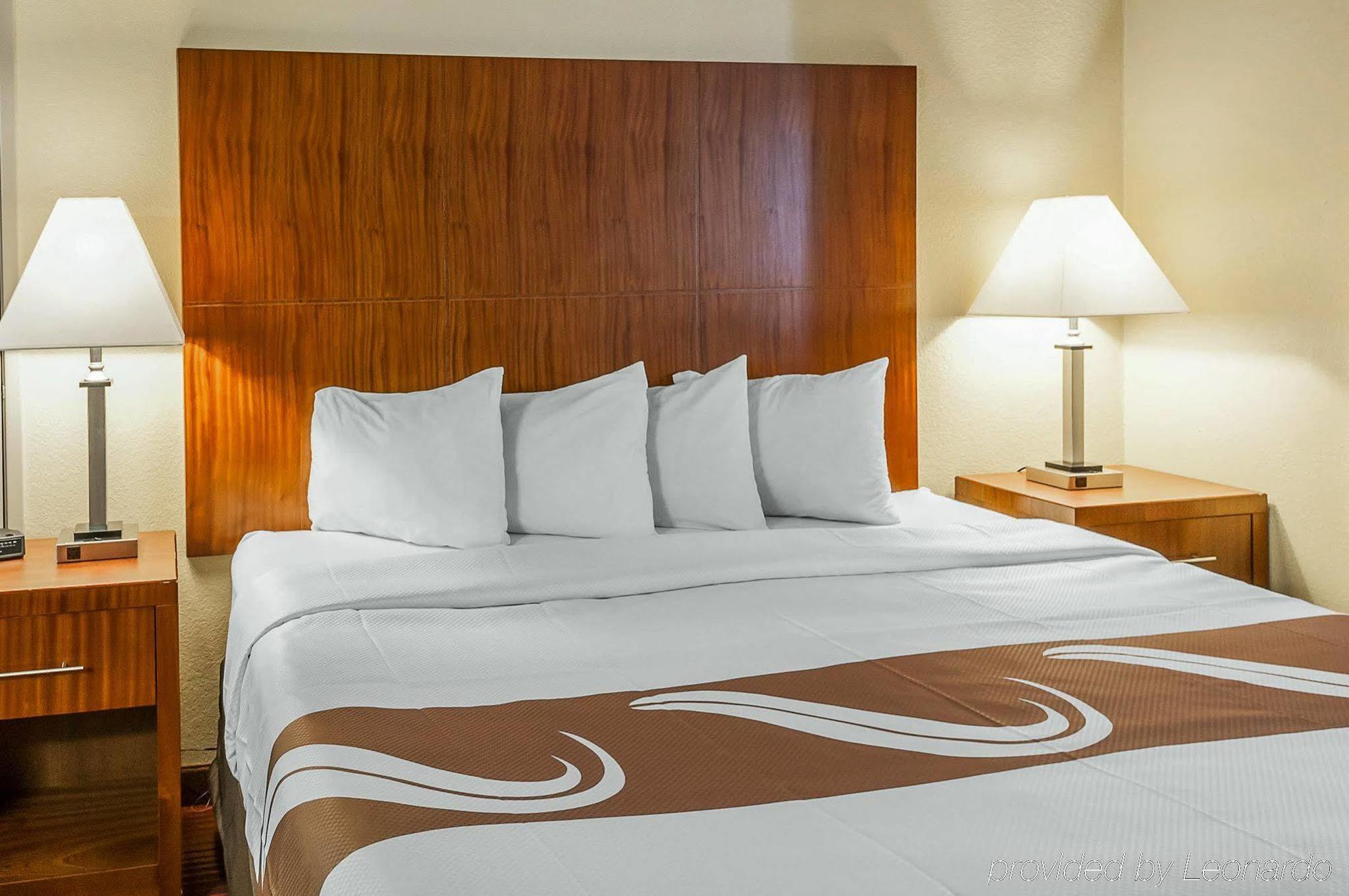 Quality Inn & Suites Albuquerque West Экстерьер фото